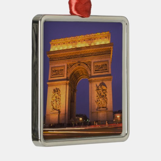 Frankrijk, Parijs, Arc de Triomphe bij schemering. Metalen Ornament (Rechts)