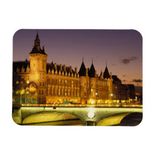 Frankrijk, Parijs, Conciergerie en rivier Seine bi Magneet