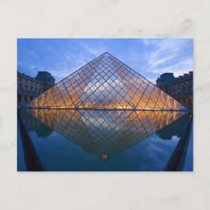 Frankrijk, Parijs. De Louvre bij schemering. Credi Briefkaart