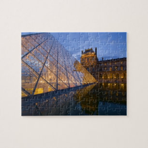 Frankrijk, Parijs. De Louvre bij schemering. Credi Legpuzzel