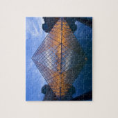 Frankrijk, Parijs. De Louvre bij schemering. Credi Legpuzzel (Verticaal)