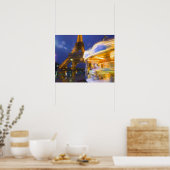Frankrijk, Parijs. Eiffeltoren in schemerige mist  Poster (Keuken)