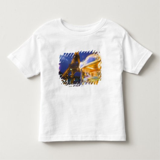 Frankrijk, Parijs. Eiffeltoren in schemermist en Kinder Shirts (Voorkant)
