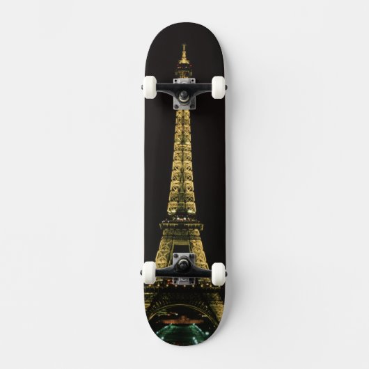 Frankrijk, Parijs. Eiffeltoren 's nachts met Persoonlijk Skateboard (Voorkant)