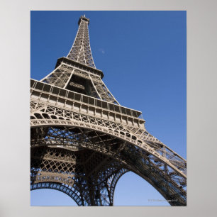 Frankrijk, Parijs, Eiffeltoren, uitzicht met lage  Poster