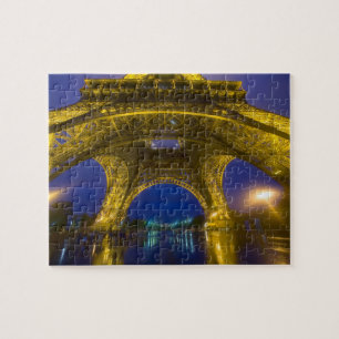 Frankrijk, Parijs. Eiffeltoren verlicht bij Legpuzzel