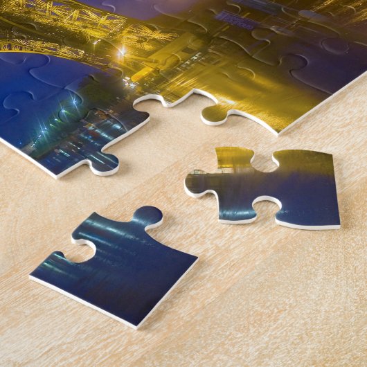 Frankrijk, Parijs. Eiffeltoren verlicht op Legpuzzel (Zijkant)