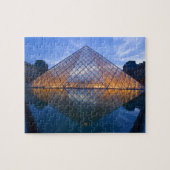 Frankrijk, Parijs. Het Louvre bij schemering. Kred Legpuzzel (Horizontaal)