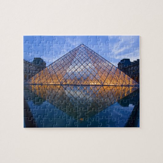 Frankrijk, Parijs. Het Louvre bij schemering. Kred Legpuzzel (Horizontaal)