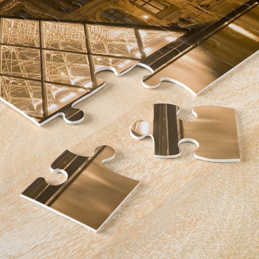 Frankrijk, Parijs. Het Louvre bij schemering. Kred Legpuzzel (Zijkant)