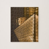 Frankrijk, Parijs. Het Louvre bij schemering. Kred Legpuzzel (Verticaal)