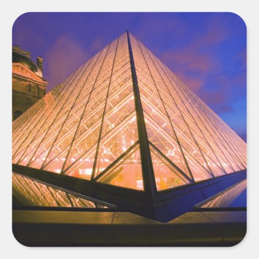Frankrijk, Parijs. Het Louvre-museum bij schemerin Vierkante Sticker (Voorkant)