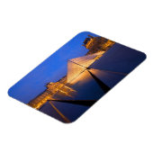 Frankrijk, Parijs. Het Louvre museum in schemering Magneet (Linkerzijde)