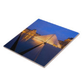 Frankrijk, Parijs. Het Louvre museum in schemering Tegeltje (Zijkant)