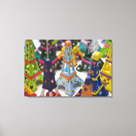 Frankrijk, Parijs, Miniatuur Eiffeltorens Canvas Afdruk (Voorkant)