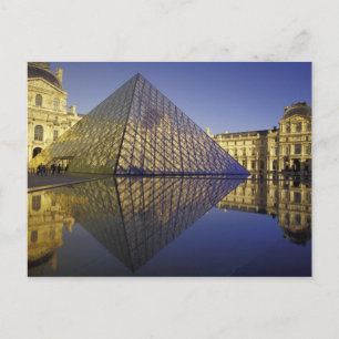 FRANKRIJK, Parijs Reflectie, Piramide. De Louvre Briefkaart