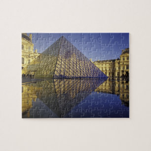 FRANKRIJK, Parijs Reflectie, Piramide. Het Louvre Legpuzzel