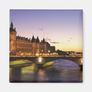 Frankrijk, Parijs, Rivier Seine en Conciergerie bi Magneet
