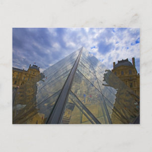 Frankrijk, Parijs Wolken weerkaatsen op het Louvre Briefkaart