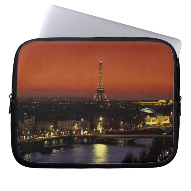 Frankrijk, Parijs Zonsondergang uitzicht op Eiffel Laptop Sleeve (Voorkant)