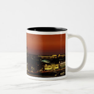 Frankrijk, Parijs Zonsondergang uitzicht op Eiffel Tweekleurige Koffiemok