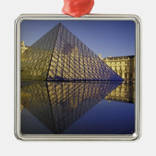 FRANKRIJK, Paris Reflection, Pyramid. Het Louvre Metalen Ornament