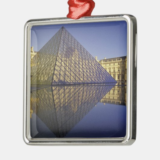 FRANKRIJK, Paris Reflection, Pyramid. Het Louvre Metalen Ornament (Links)