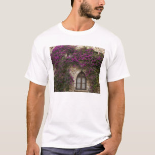 Frankrijk, Provence, Eze. Helder roze T-shirt