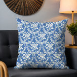 Frans Blauw-groen flessenpatroon Botanische afbeel Kussen<br><div class="desc">Frans Blauw Wit Bloemenmotief Botanische Chic Sierkussennen heeft een modern Frans motief van een witte bloemenmotief op een blauwe achtergrond. Ontworpen door ©Evco Studio www.zazzle.com/store/evcostudio</div>