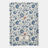 Frans land met blauwe bloemen monogram Theedoek (Verticaal)