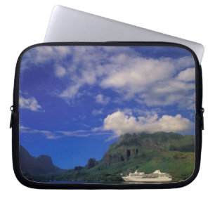 Frans-Polynesië, Moorea. Cooks Bay. Cruiseschip 3 Laptop Sleeve