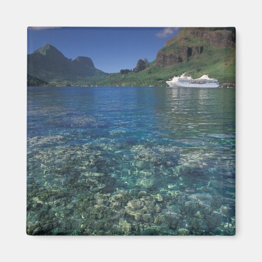 Frans-Polynesië, Moorea. Cooks Bay. Cruiseschip Magneet (Voorkant)