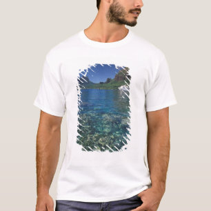Frans-Polynesië, Moorea. Cooks Bay. Cruiseschip T-shirt