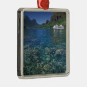Frans-Polynesië, Moorea. Koekbaai. Cruiseschip Metalen Ornament (Rechts)