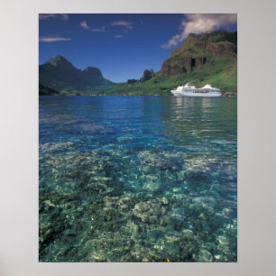 Frans-Polynesië, Moorea. Koekbaai. Cruiseschip Poster