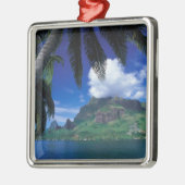 Frans-Polynesië, Moorea. Koekbaai. Groen Metalen Ornament (Links)