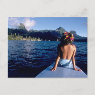 Frans-Polynesië, Moorea. Vrouw geniet van het uitz Briefkaart