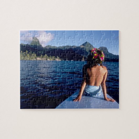 Frans-Polynesië, Moorea. Vrouw geniet van het uitz Legpuzzel (Horizontaal)