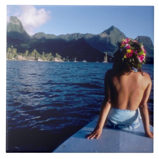 Frans-Polynesië, Moorea. Vrouw geniet van het uitz Tegeltje (Voorkant)