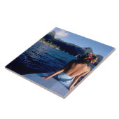 Frans-Polynesië, Moorea. Vrouw geniet van het uitz Tegeltje (Zijkant)