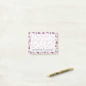 Frans stijlgeperst kleed papier met elastische tow post-it® notes (Op bureau)