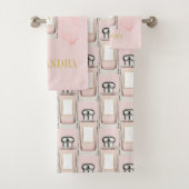 Frans thema Roze parfumfles Grafisch monogram Bad Handdoek (Insitu)