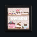 Franse bakkerijwinkel Pastries Macarons Tortes Cadeaudoosje<br><div class="desc">De Franse bakkerij met elegante,  chic,  meisjes,  heeft makelaars,  torts en makelaars in twee rekken. Het bakkerswinkelbord ligt tussen de twee rekken. De achtergrond is zachte,  wazige roze met een gouden botanische afdruk.</div>