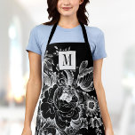Franse boerderij Peony Monogram Chic Zwart Schort<br><div class="desc">Personaliseer dit chique,  moderne schort voor volwassenen met uw monogram! Dit elegante schort heeft uw aangepaste initialen op een prachtig zwart-wit bloemperzik  Franse boerderij ontwerp.</div>