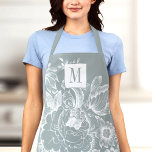 Franse Boerderij Peony Monogram Lichtgrijs Schort<br><div class="desc">Personaliseer dit chique,  moderne schort voor volwassenen met uw monogram! Dit elegante schort heeft uw aangepaste initialen op een prachtig lichtgrijs bloemperzik  Franse boerderij ontwerp.</div>