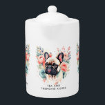 Franse Bulldog bloemen thee en franchise kussen Theepot<br><div class="desc">Een Schattigee Franse bulldog met bloemen en aangepaste grijze tekst -Tea en Frenchie kisses.</div>