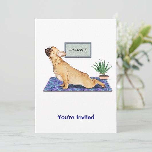 Franse Bulldog Doing Upward Dog Yoga Pose Kaart (Staand voorkant)
