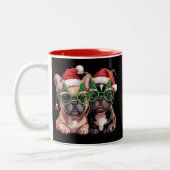 Franse Bulldog draagt kerstboombril Tweekleurige Koffiemok (Links)