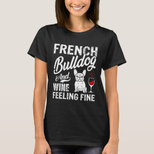 Franse Bulldog en wijn voelen zich prima T-shirt