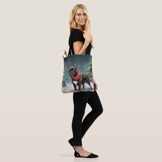 Franse Bulldog in Sneeuw Kerstmis Tote Bag (Op model)